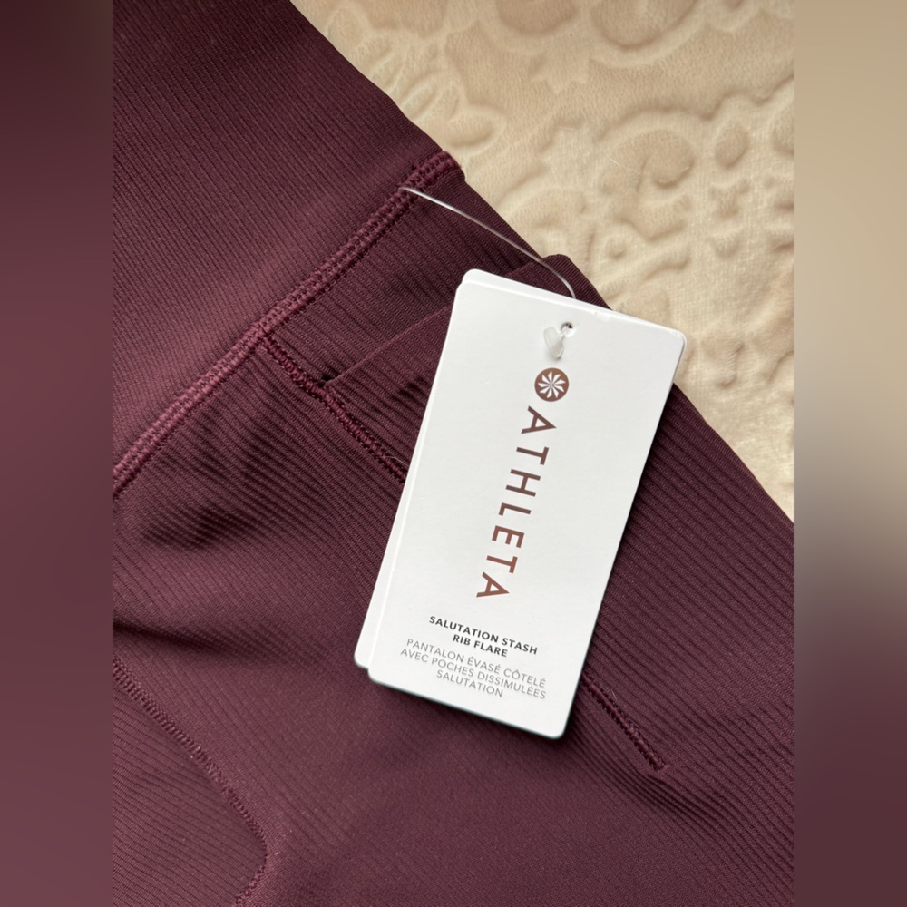 NWT Athleta Salutation Stash Ribbed Flare Leggings Sz S Spiced Cabernet - Picture 4 of 9